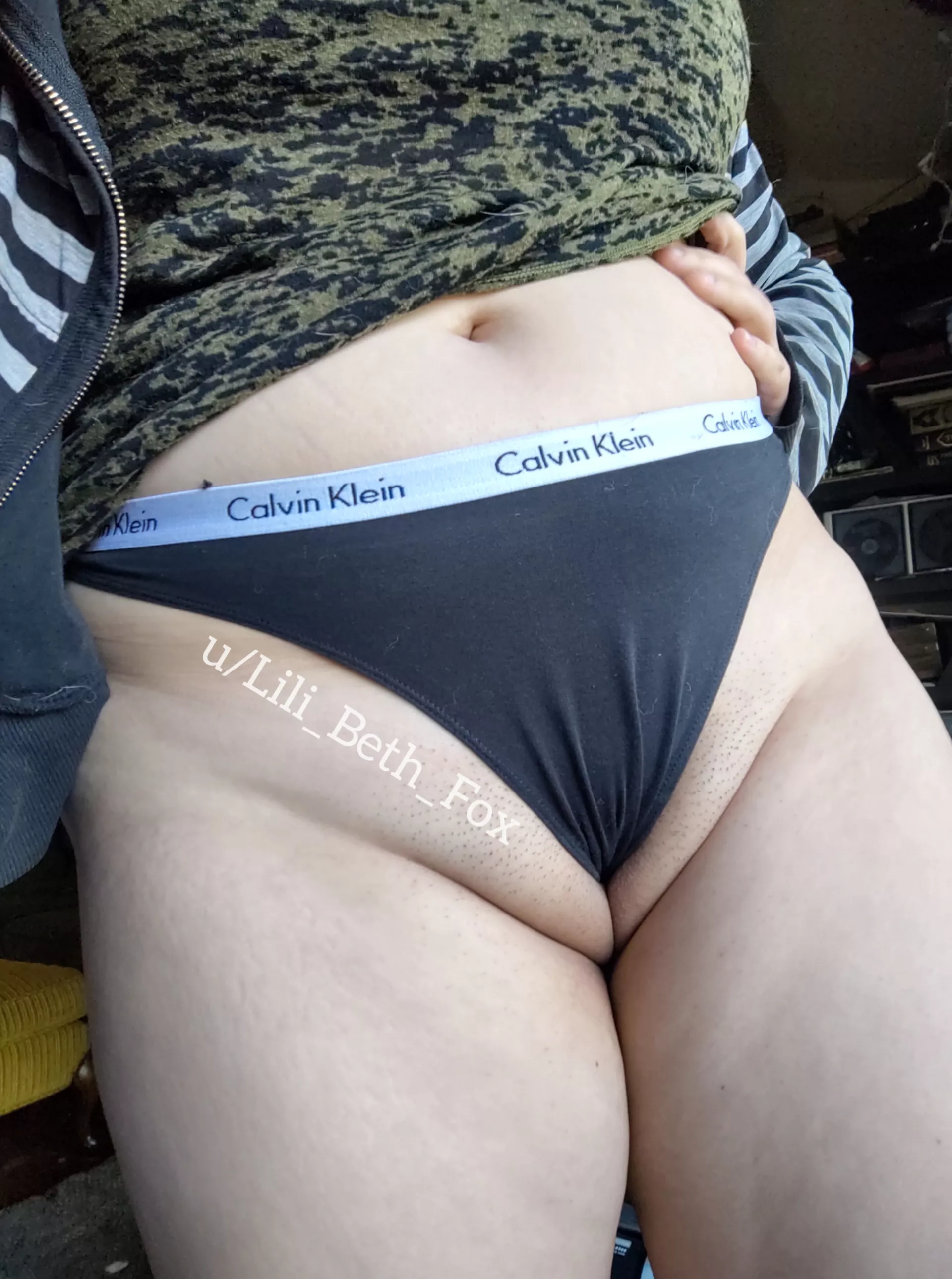 [OC] My boyfriend said this subreddit would enjoy this picture of me [f]... DMs open! ❤️