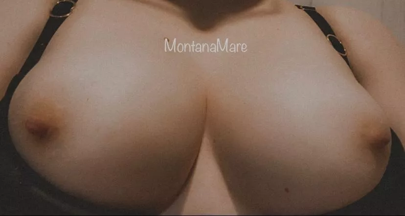 [OC] they just pop out sometimes 🤷‍♀️💋