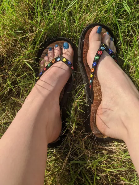 Oh are you looking at my colourful flipflops or at something else? π