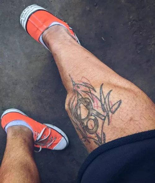 Oh good ol' leg day, what's better than a good calf ? A tattooed calf π