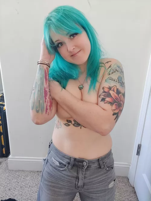 Oh hi 👋 anyone seen my shirt?