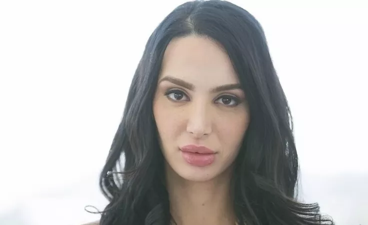 Oh my god Amy Anderssen is so cute. Her lips are just perfect Oh my god Amy Anderssen is so cute. Her lips are just perfect