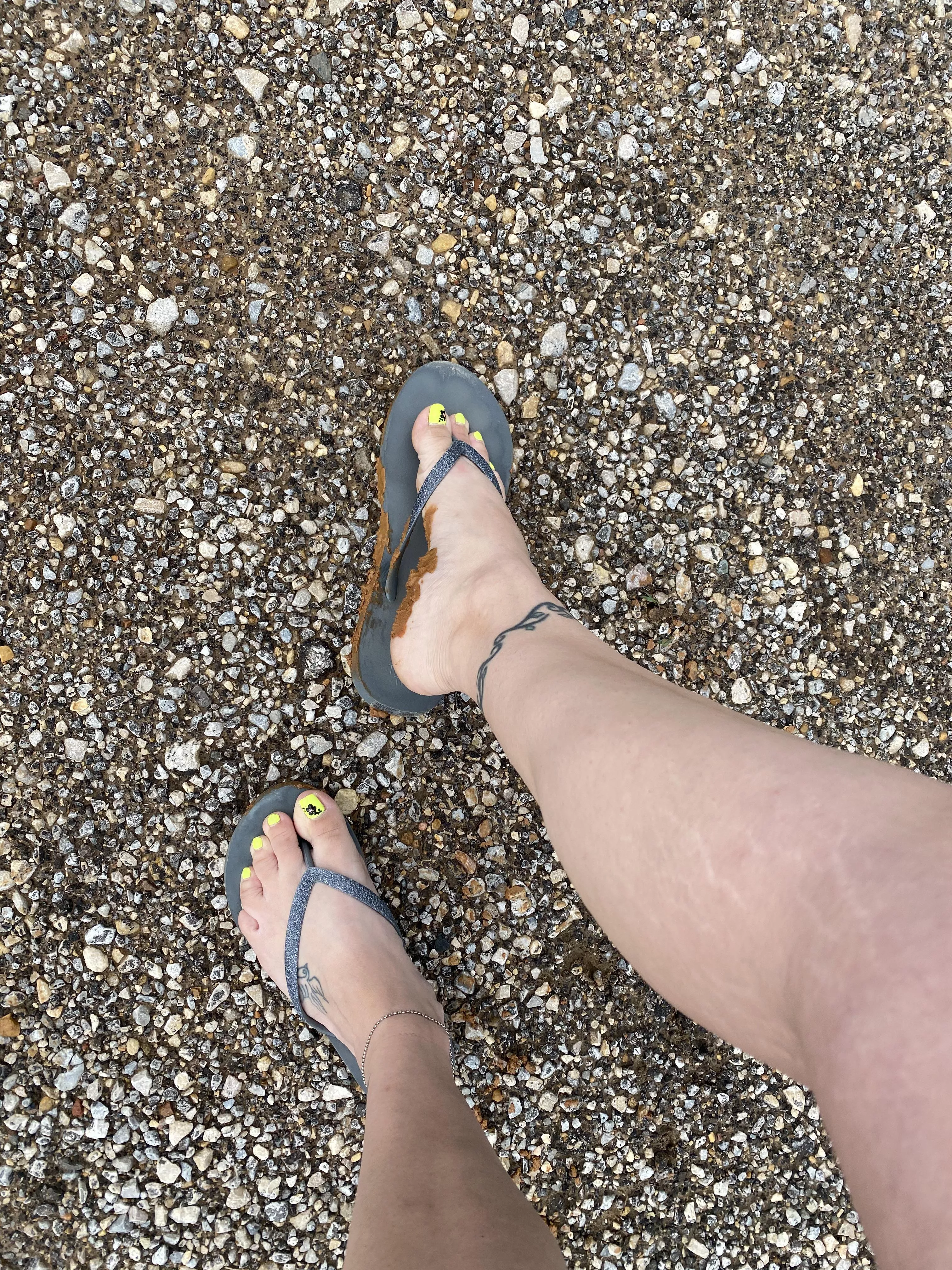 Oh no I stepped in mud, who’s gonna help me clean my feet?