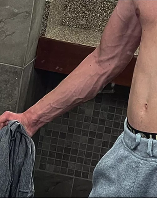 Old picture, veins popping tho Old picture, veins popping tho