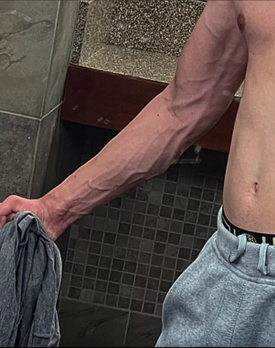 Old picture, veins popping tho