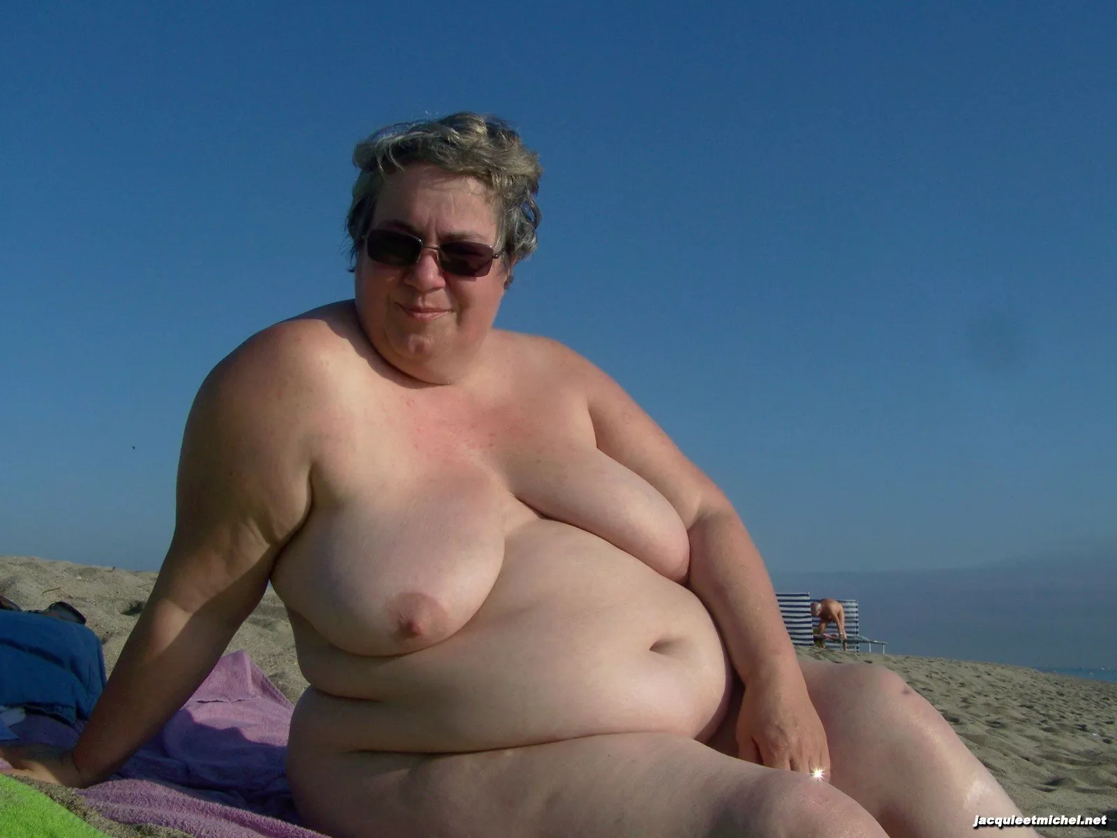 Older nudist with a big belly sitting on the beach nudes : BBWnudists | NUDE -PICS.ORG