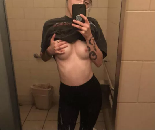 Oldie but a goodie. I miss my piercings (f23) Oldie but a goodie. I miss my piercings (f23)