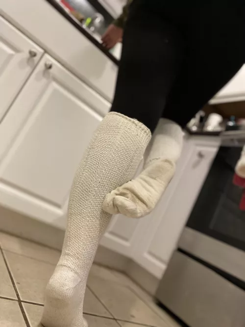 Oldies but goodies! And they keep my feet pretty warm 🤍