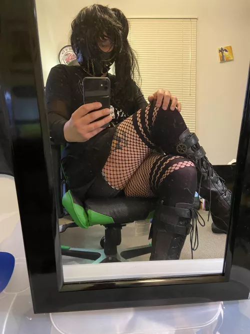 OMG I Make A Sexy Strampunk Goth Chick