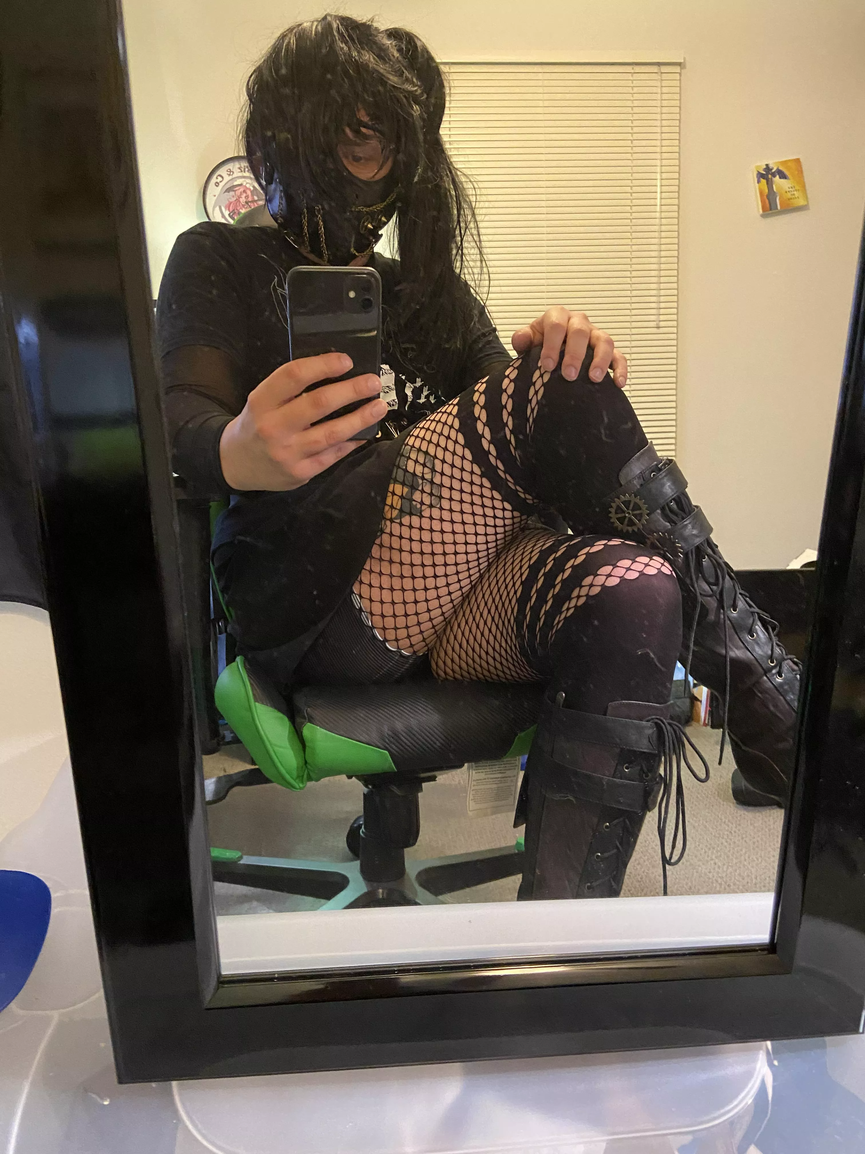 OMG I Make A Sexy Strampunk Goth Chick