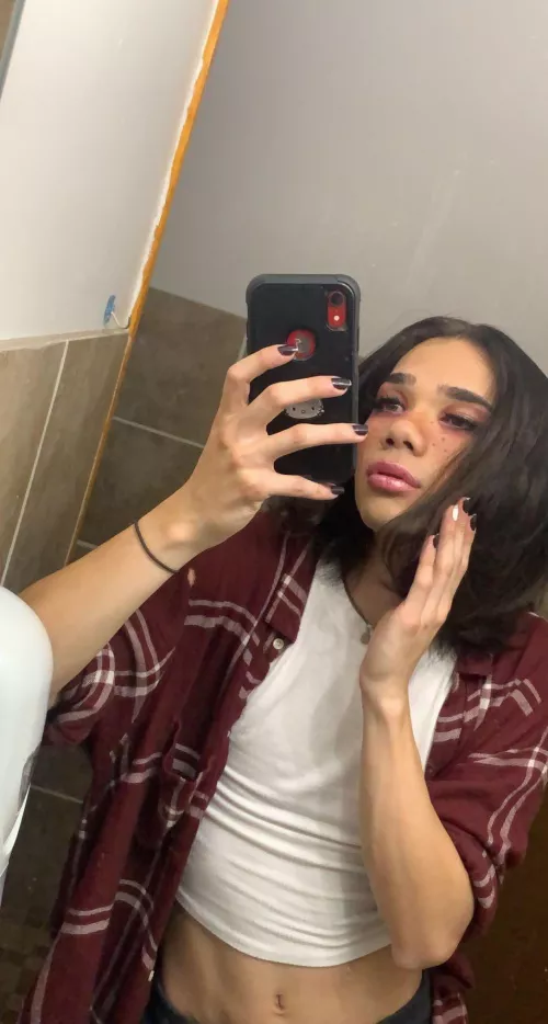 On a scale from 1-10 how kissable do I look ? On a scale from 1-10 how kissable do I look ?