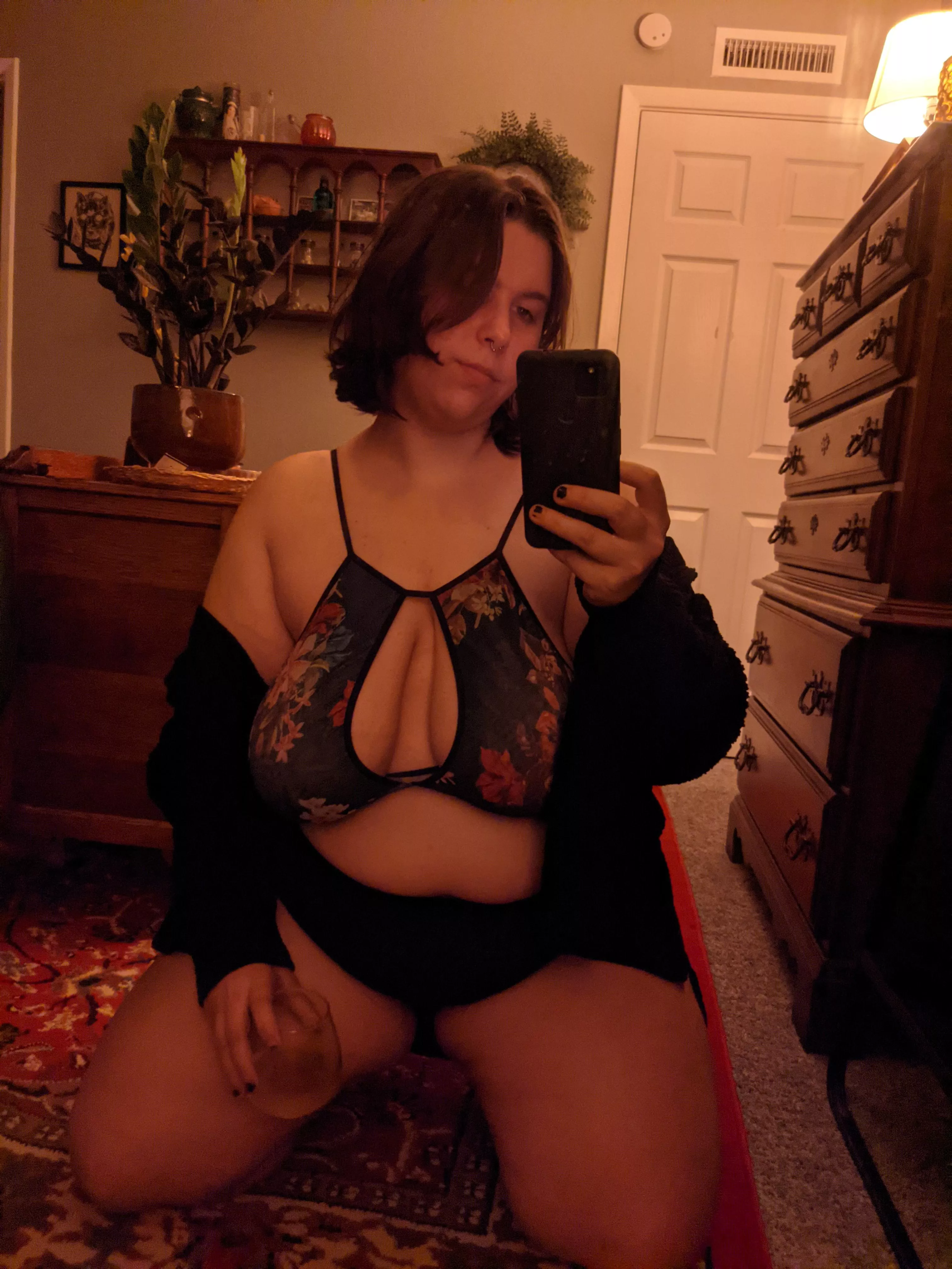 On my fourth glass of wine tonight and feelin' it 😋