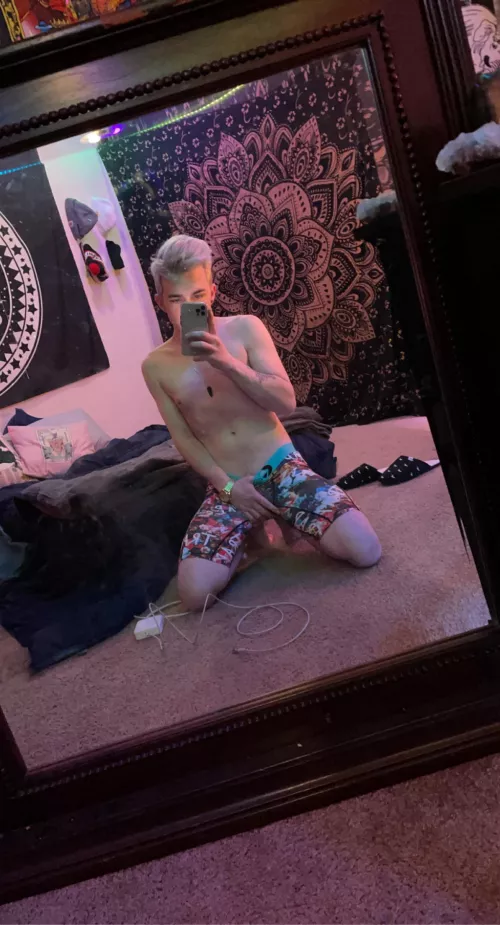 On my knees where a good boy belongs😋