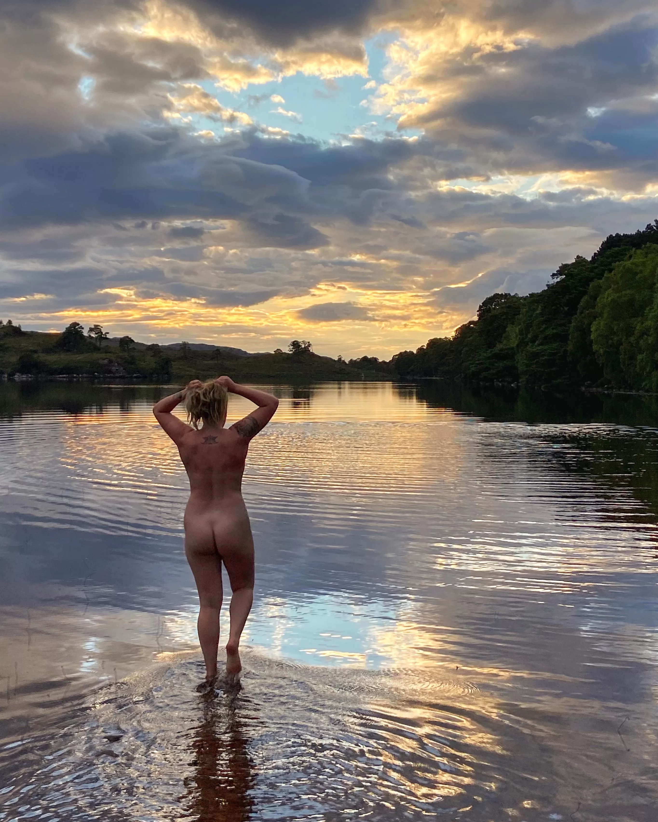 On my way home I saw the sky reflecting beautifully on a loch and just couldn’t help but dive in 🌅 On my way home I saw the sky reflecting beautifully on a loch and just couldn’t help but dive in 🌅