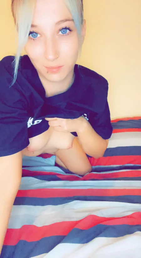 On my way to place my tits in your mouth 😏 On my way to place my tits in your mouth 😏