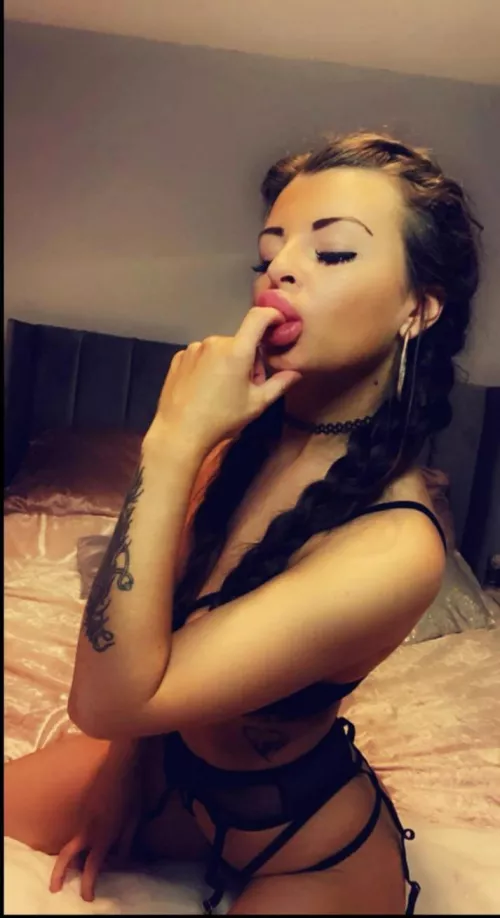 On what else should I suck? 😈💦 On what else should I suck? 😈💦