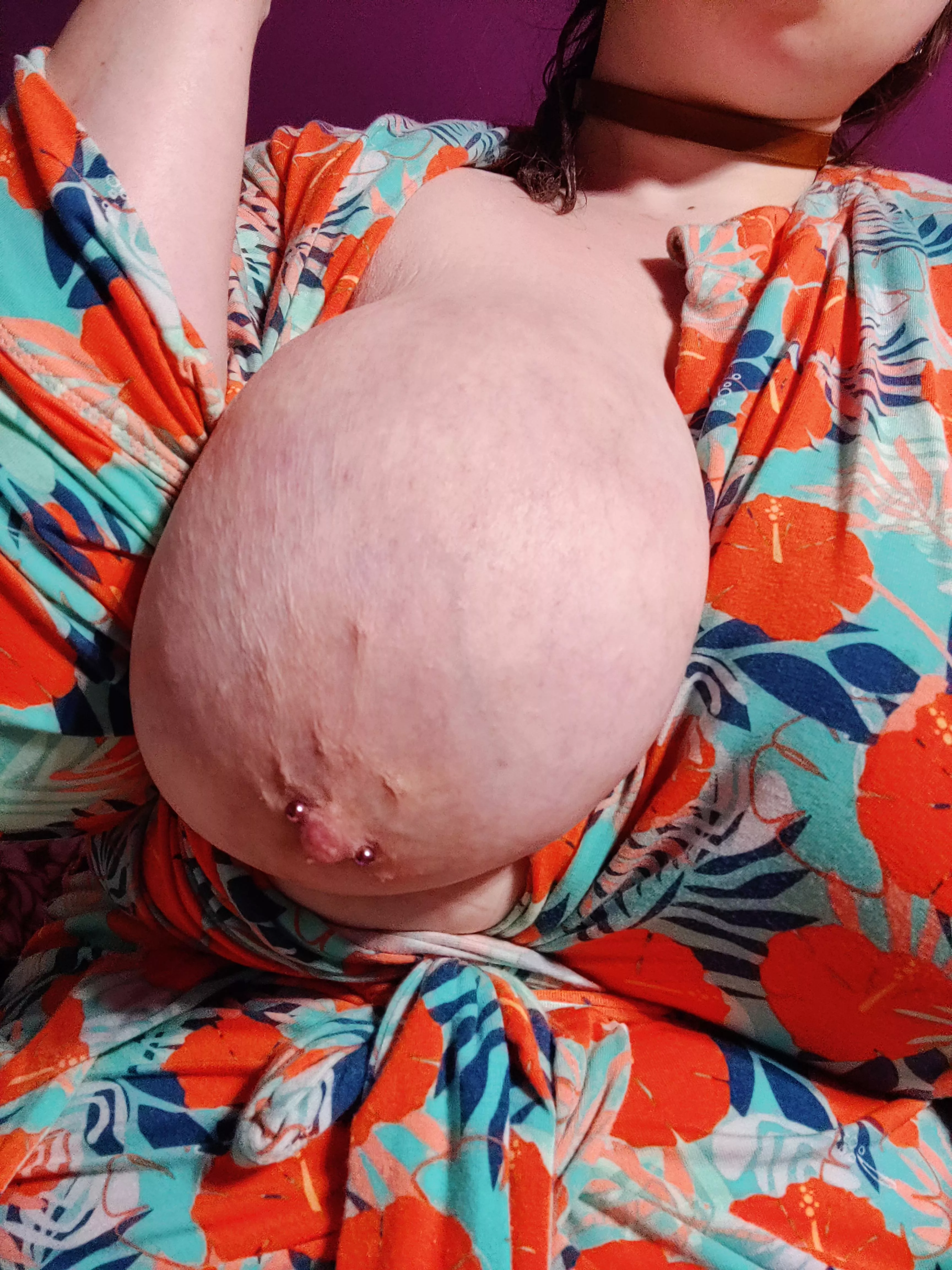 One boob out 😸♥️ One boob out 😸♥️