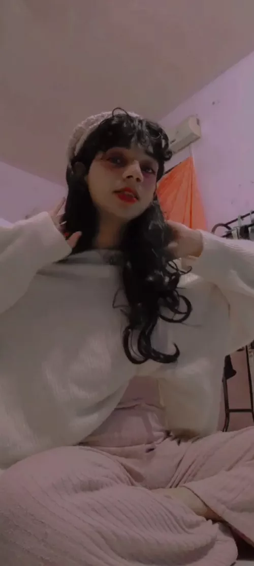 One day I'mma meet someone to hold everyday.. TuT One day I'mma meet someone to hold everyday.. TuT