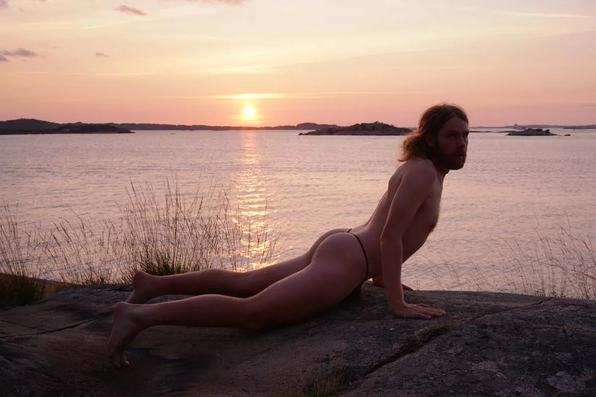 One evening I went to the sea. (m) One evening I went to the sea. (m)