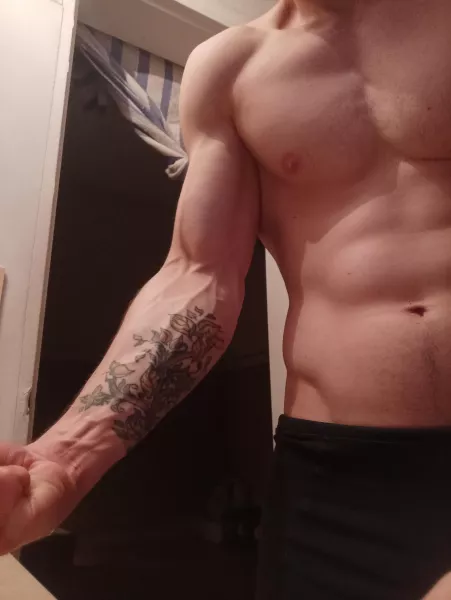 One Happy Forearm โบ๏ธ One Happy Forearm โบ๏ธ