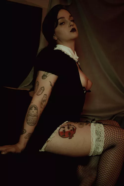 One last picture here before my phone dies 😅 Wednesday Addams was one of my fav looks I did this halloween season