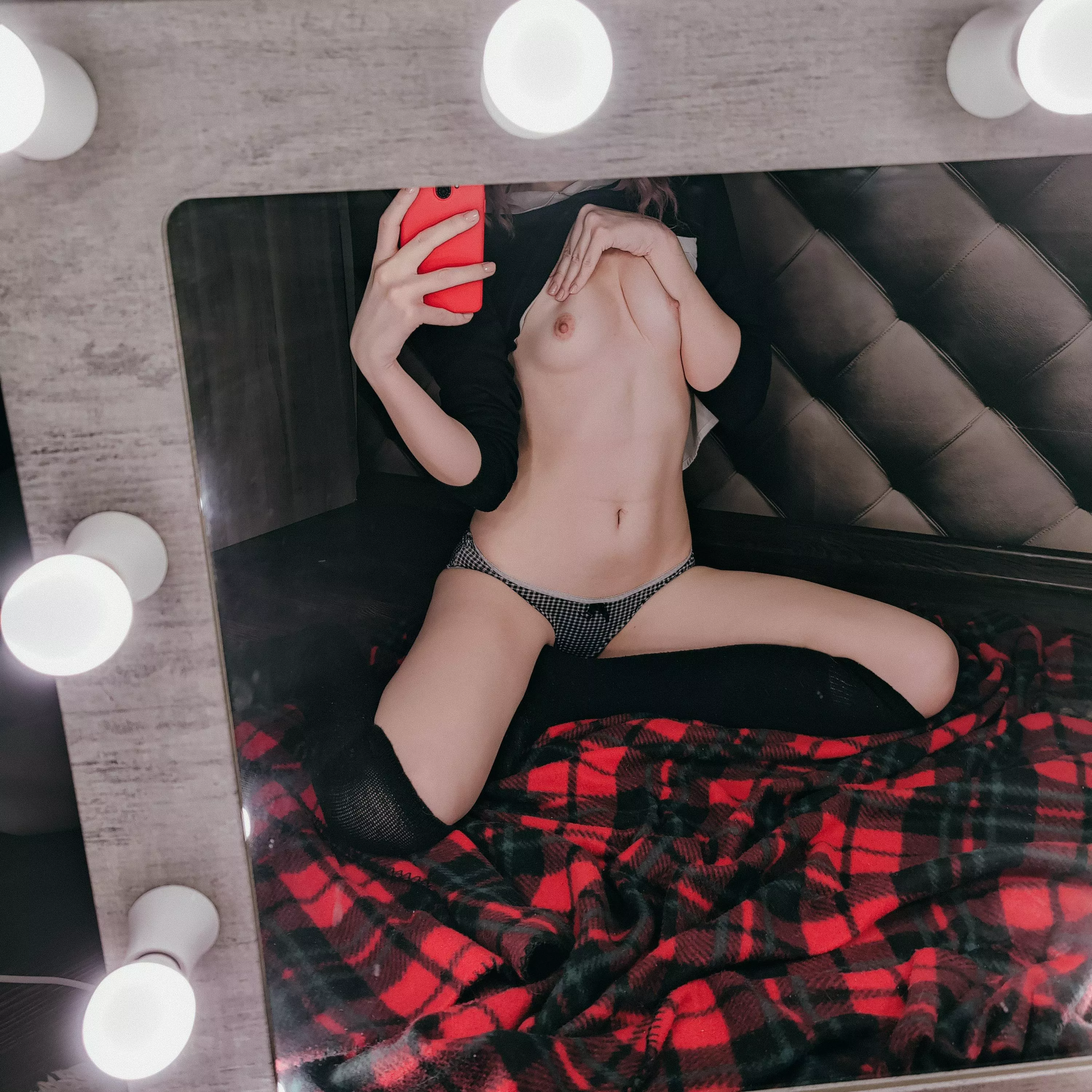 One mirror selfie from me, one arousal from you. Deal? One mirror selfie from me, one arousal from you. Deal?