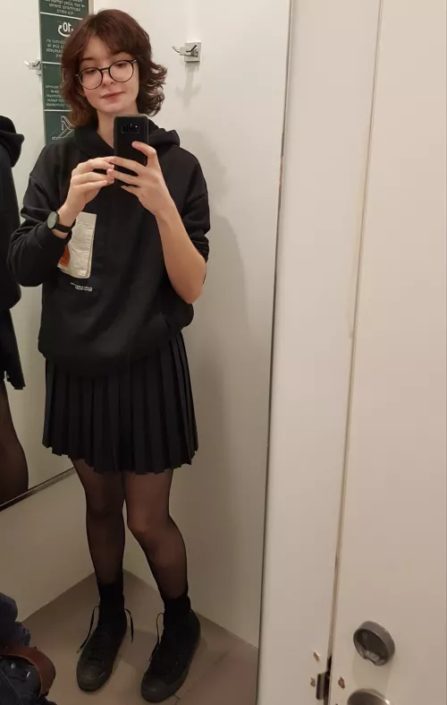 One more changing room pic for you π₯° One more changing room pic for you π₯°