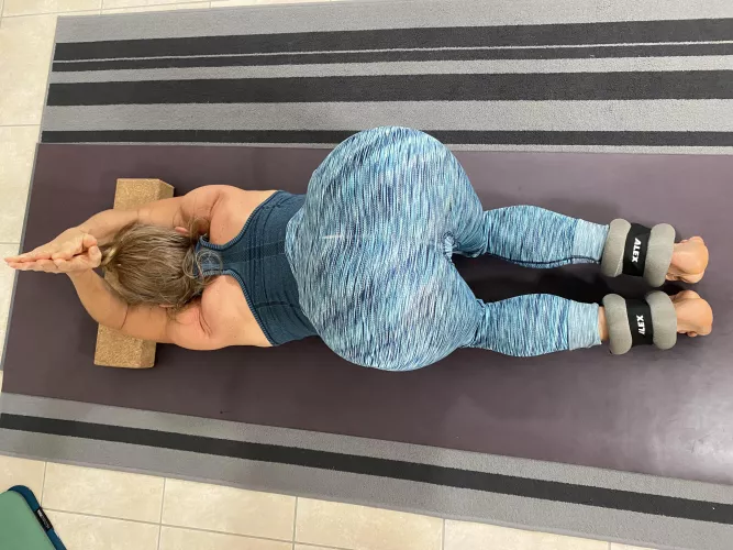 One of my favorite stretches 🙆♀️🍑👣