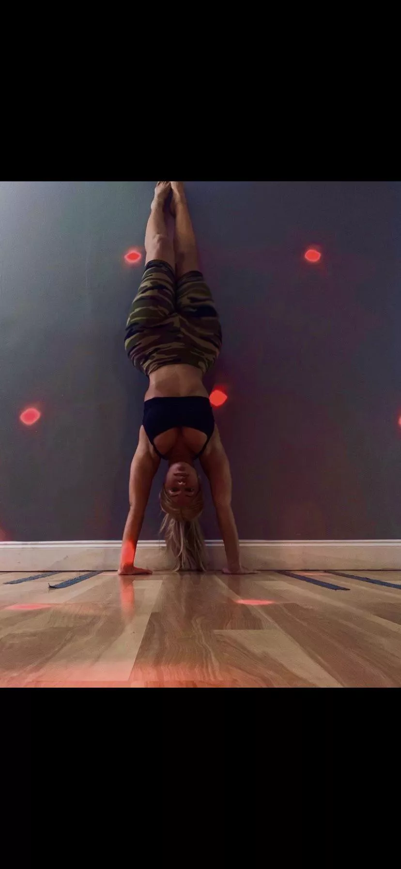 One of my hubbies, workout everyday! I can do almost every pose!!!🎀😁