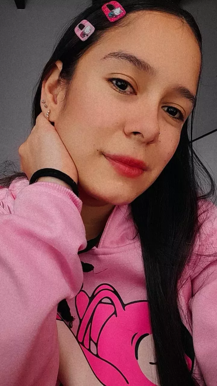 Online😘 https://chaturbate.com/b/avrillopez/