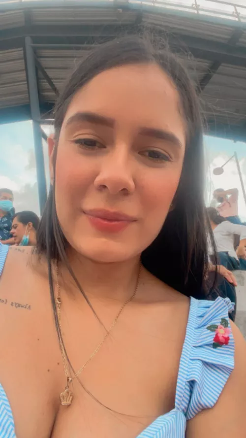 Online💖 https://chaturbate.com/b/avrillopez/