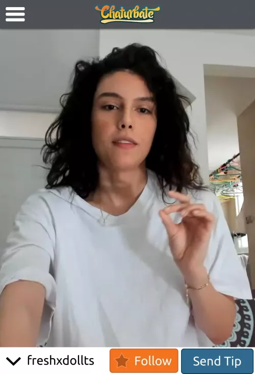 Online now... morning wood😍