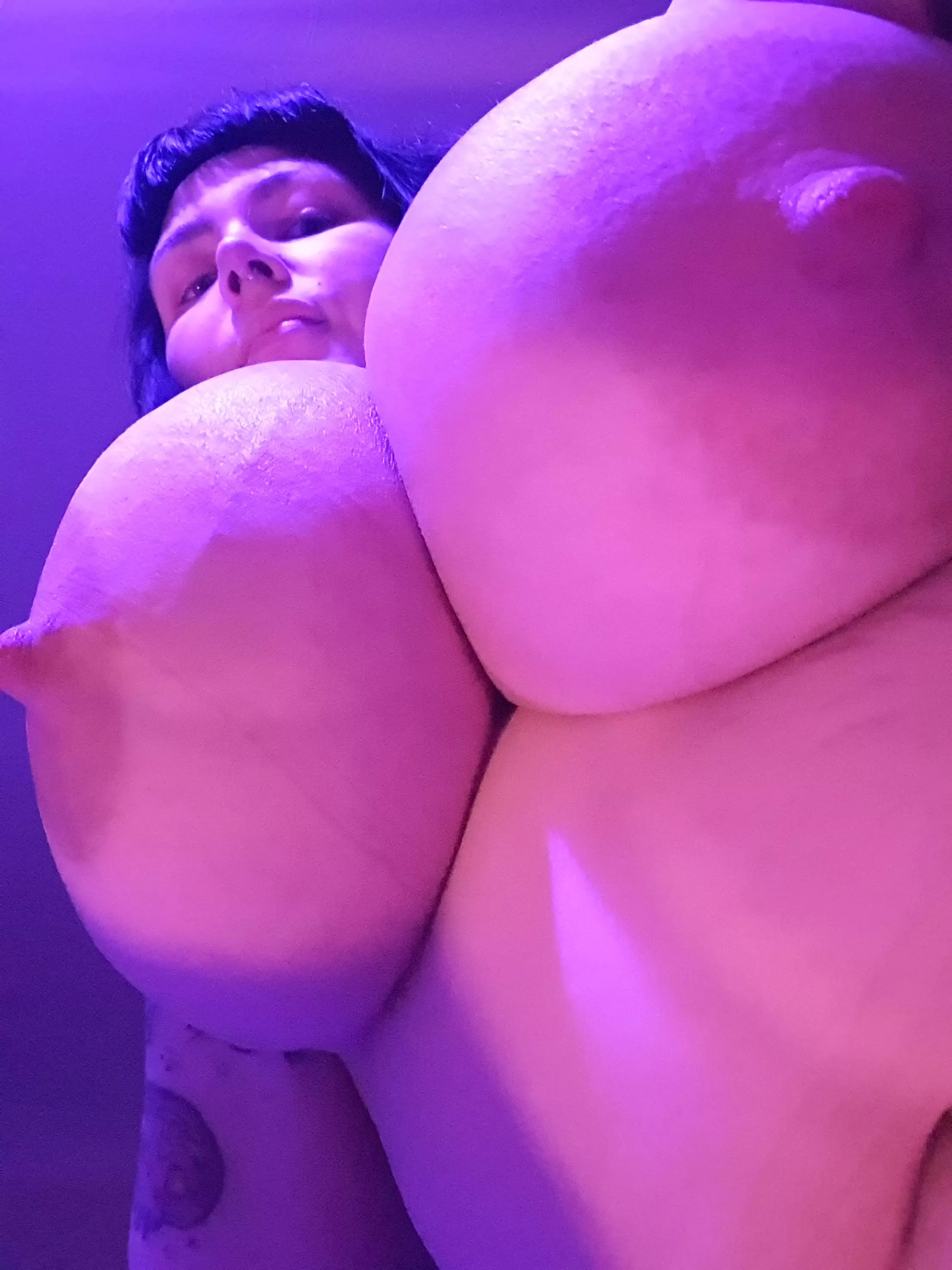 Only 2 more hours before you can kiss me happy new year