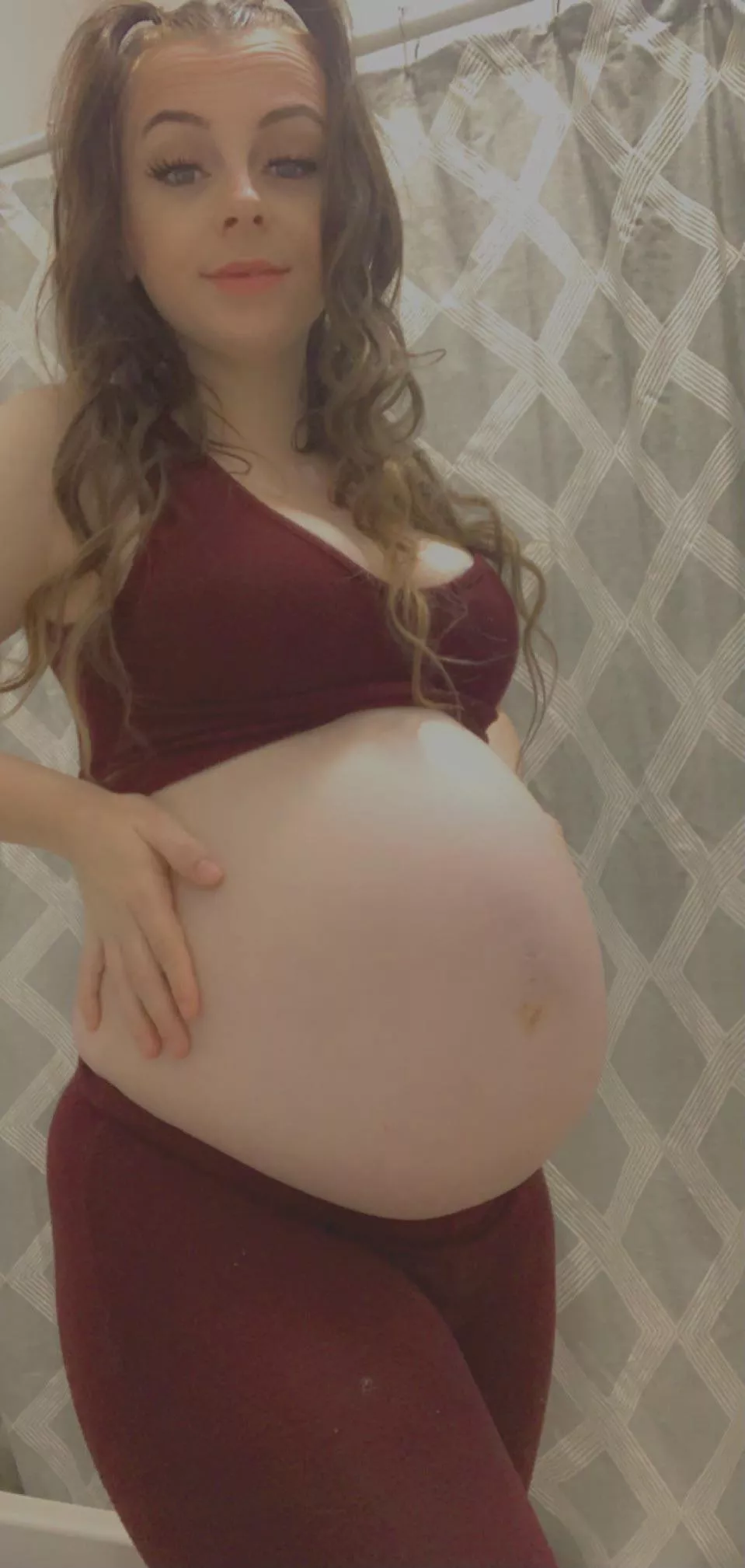 Only 29 weeks in this photo!!! I’ve gotten so big already an I have 10 weeks left 😜 Only 29 weeks in this photo!!! I’ve gotten so big already an I have 10 weeks left 😜