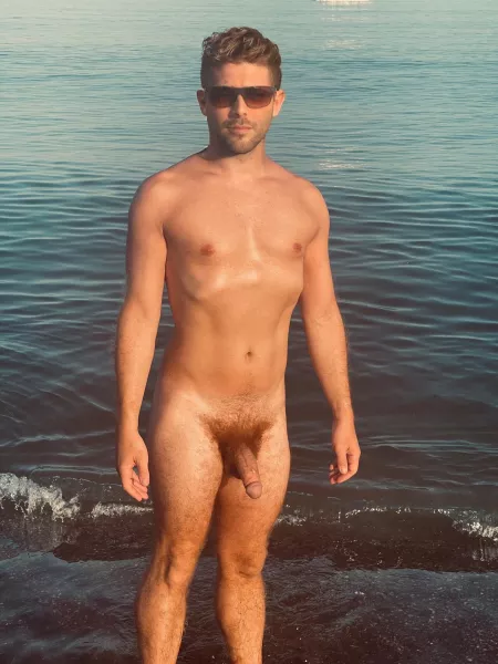 Only did the smallest trim before going to the beach 🍆🏝