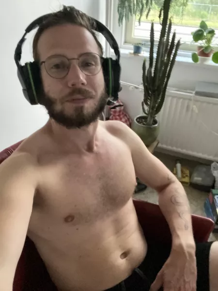Only in Verdansk I wear my glasses Only in Verdansk I wear my glasses