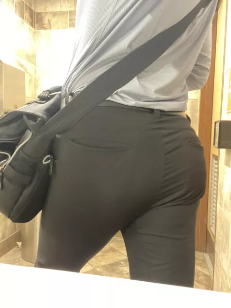 Oof, just want someone to stick their face in my ass even though Iβm working. Help me out?
