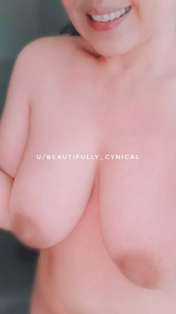 Ooops! (F)orgot to bring my towel with me. I hope you don't mind. Uhmm... TGIF I guess? 💋🚿💦