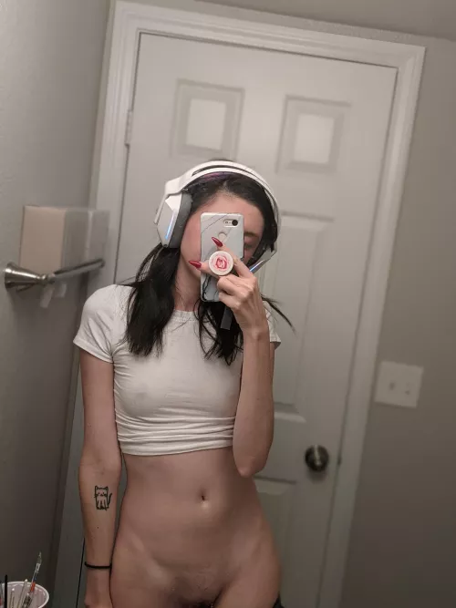 Oops I dropped this nude here pls don't look at it π³ Oops I dropped this nude here pls don't look at it π³