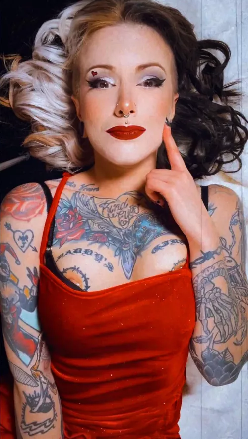 Oops - this dress does not keep my tits in ππ