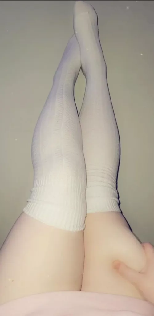Oopsie I deleteds accidentally. I present to you my squishy white thigh highs βΊοΈπ Oopsie I deleteds accidentally. I present to you my squishy white thigh highs βΊοΈπ