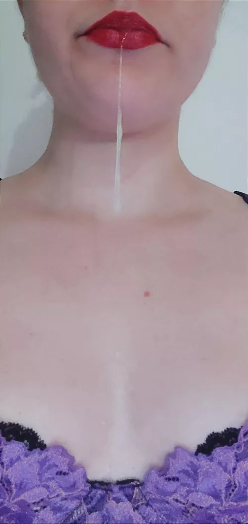 Open wide for your snack. 💦