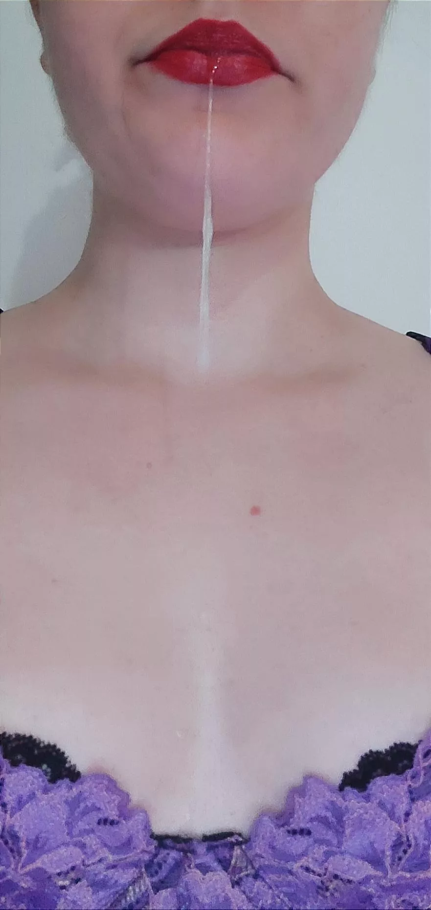 Open wide for your snack. 💦