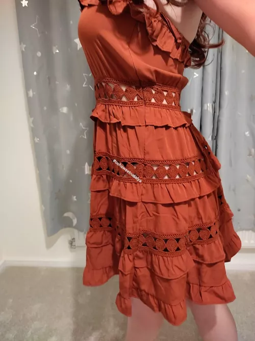 Opinion needed: should I wear a bra under this dress? (Currently braless)