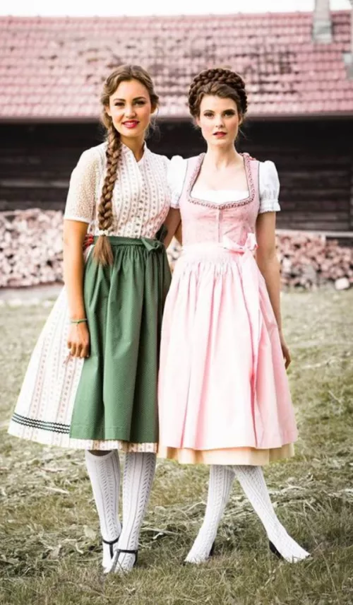 💚 or ❤ Dirndl