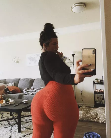Orange yoga pants Orange yoga pants