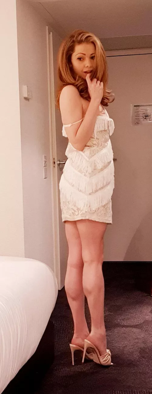 Order me a bellini, I'll be down in a second [F]