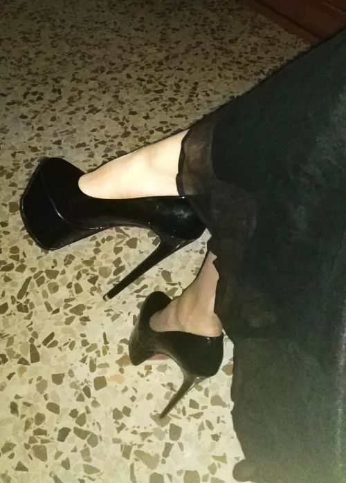 Other pair!! With my long dress, super sexy, super high๐