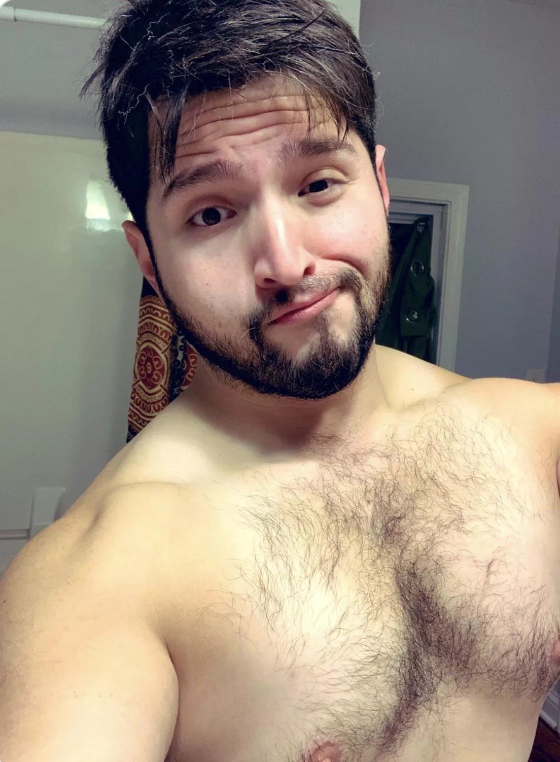 Out of the shower … just a Midwest muscle bear looking for his tall handsome daddy to snuggle and maybe ride and and get comfy with! Dominate bottom here a short dork with a bubble butt 😂
