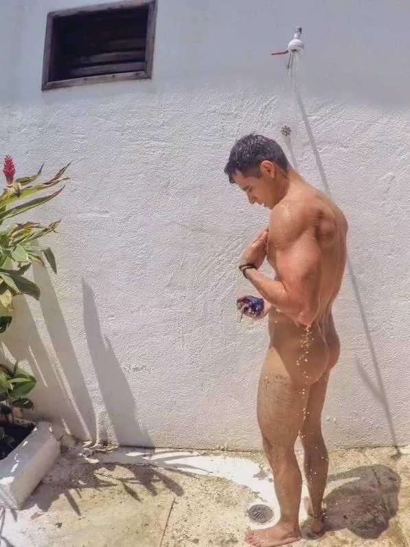 Nude guy in shower - Porn galleries